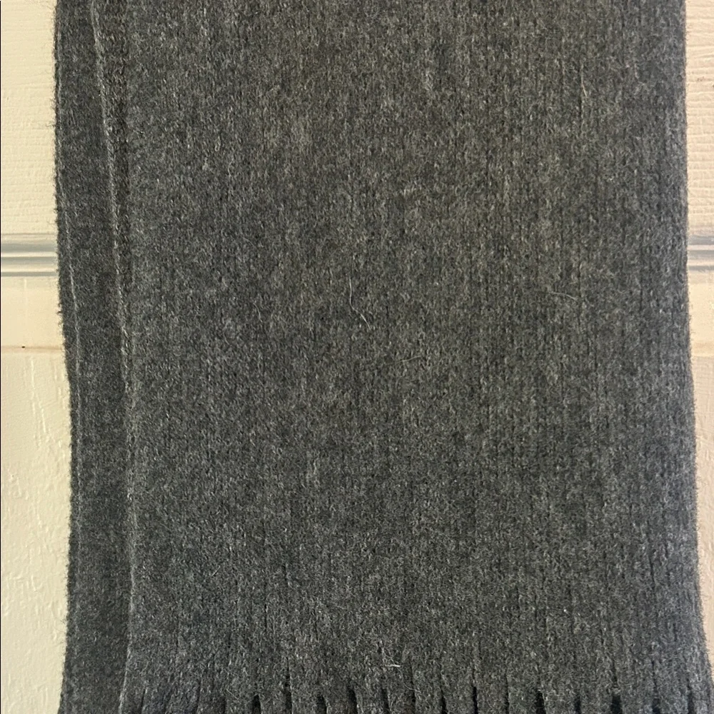 Lucky Brand Solid Brushed Gray Felt Scarf w/Fringe Unsized